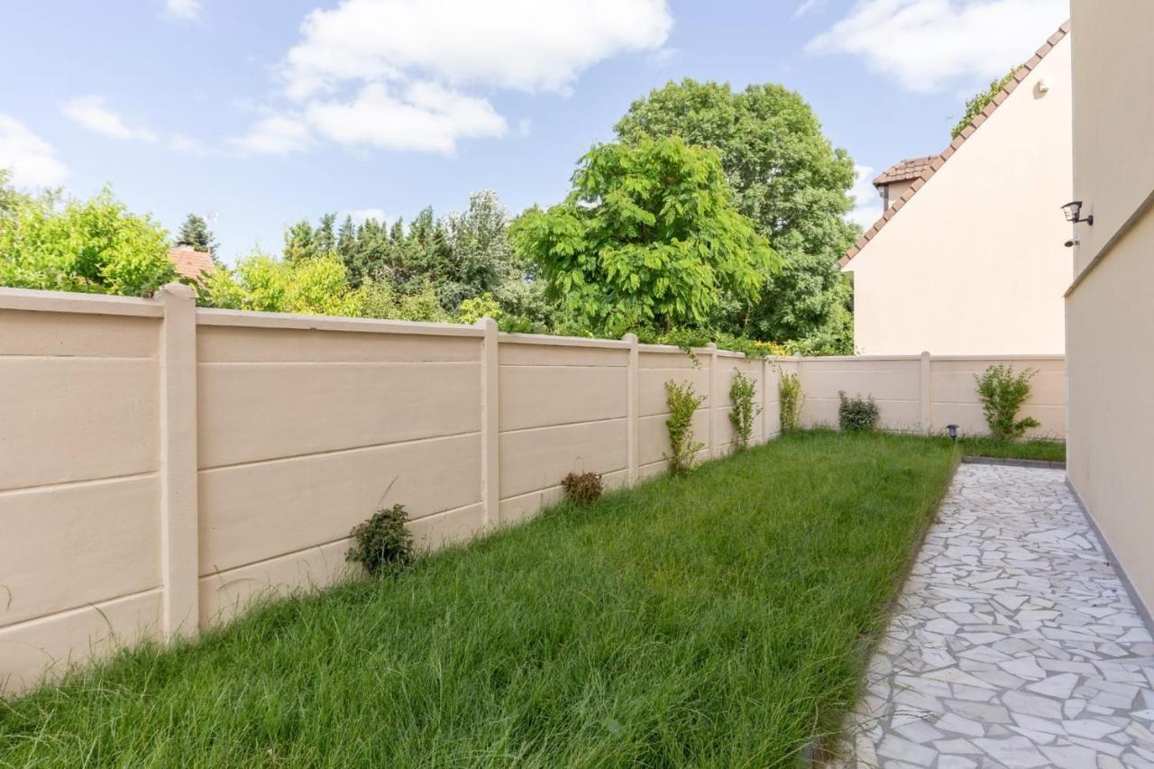 Maison Elegante Et Spacieuse Écouen Exterior foto